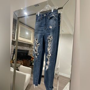 American Eagle 00 Short Ripped Jeans